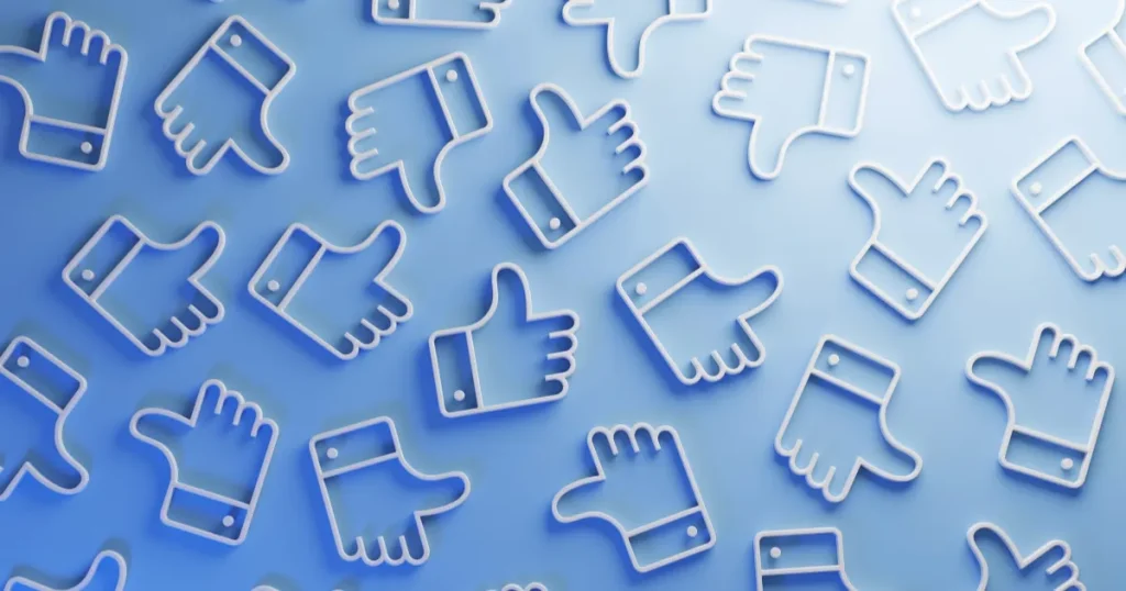 SNSの「いいね」や「バッドボタン」のアイコンが並ぶ背景 就活でのSNS活用に関するQ&Aセクションのイメージ