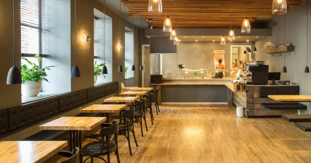 飲食店の店内風景。飲食未経験者が挑戦しやすい理由を解説するセクションに関連したイメージ。