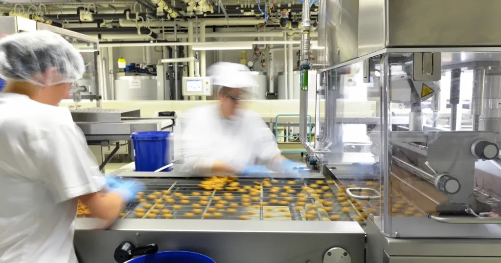 食品メーカー 就職を目指す人向けに食品メーカーの製造現場を紹介する画像